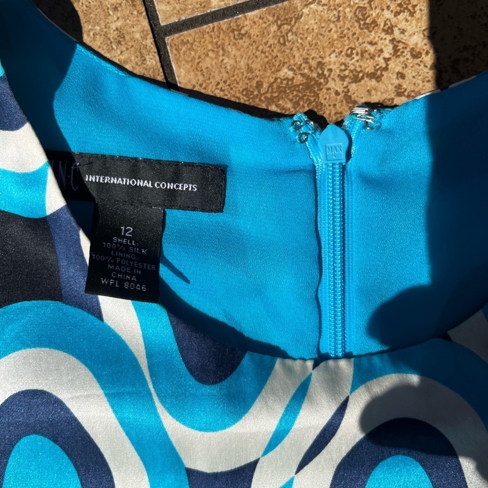 Blue Geometric Pattern Women's Top 100% silk - Picture 13 of 15